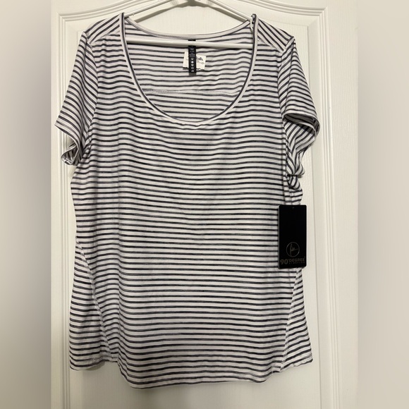 90 Degree By Reflex Tops - 90 Degree By Reflex Women's Black and White Striped Tee